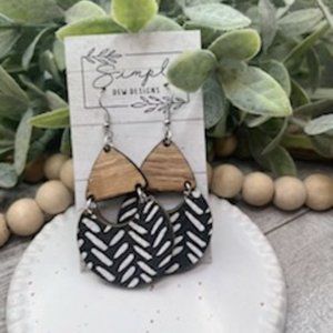 3 For $20 Earring Bundle. 
Herringbone Black and White Leather Earrings